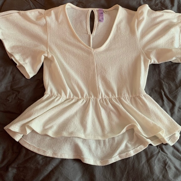 fitted white blouse-ruffed sleeves and bottom - Picture 3 of 3